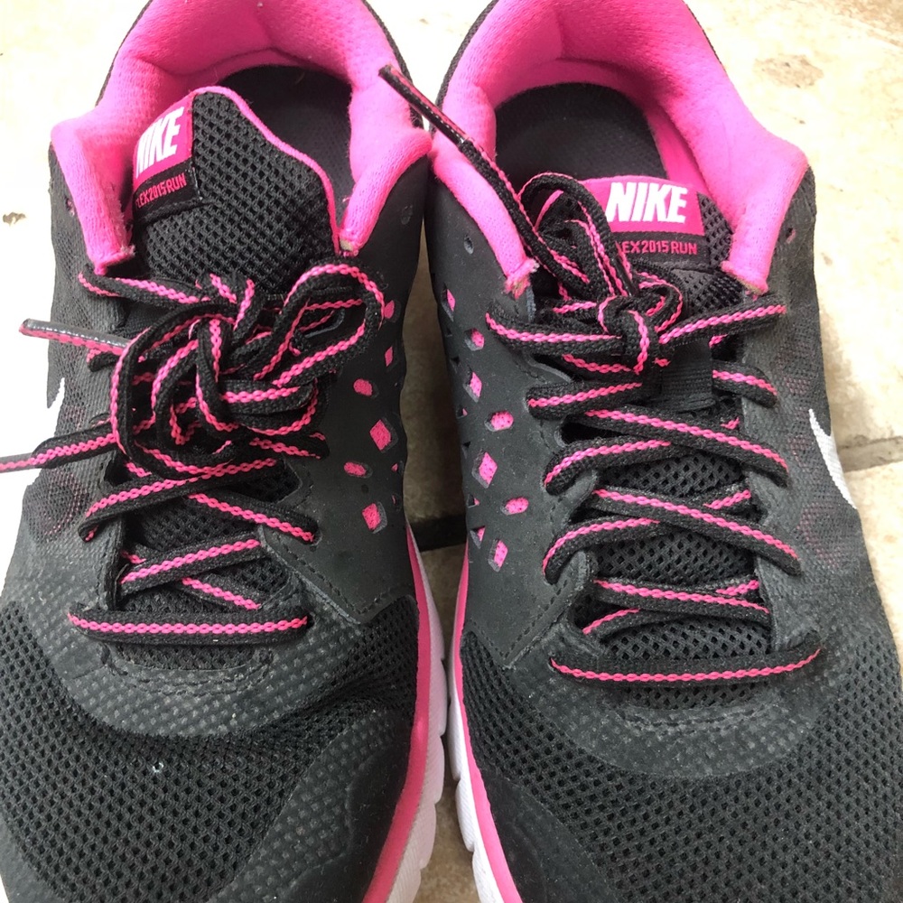 Nike - Picture 3 of 6